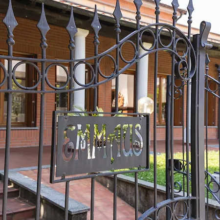 Casa Emmaus Pensión *