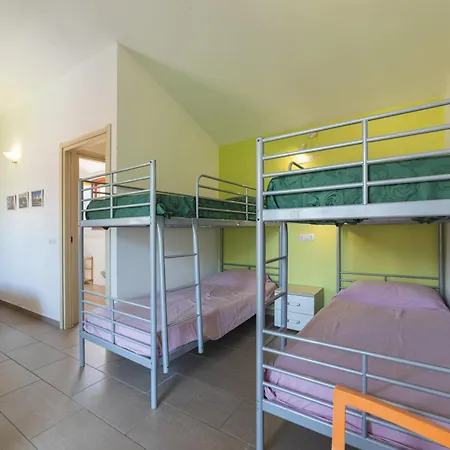 Casa Emmaus Pensión *